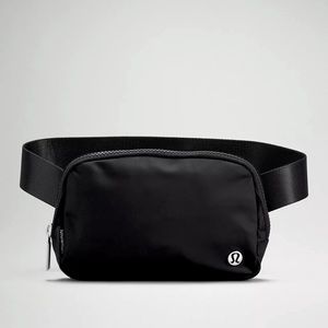Lululemon Everywhere Belt Bag